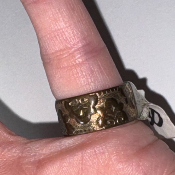 14 Kt Gp Wide Band Floral Ring, Size 6 1/2 - Picture 7 of 13